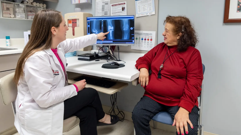 “智能”膝关节置换术：追踪患者康复进程，用数据助力恢复